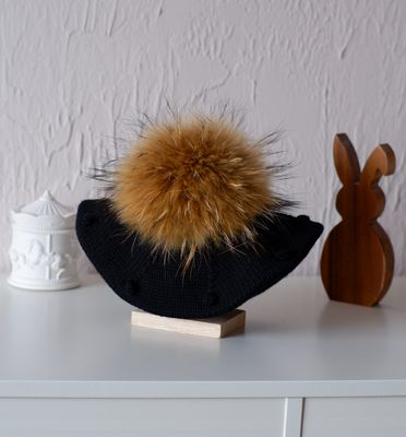 Bereta din lana Merino Black (Pompon natural raton)
