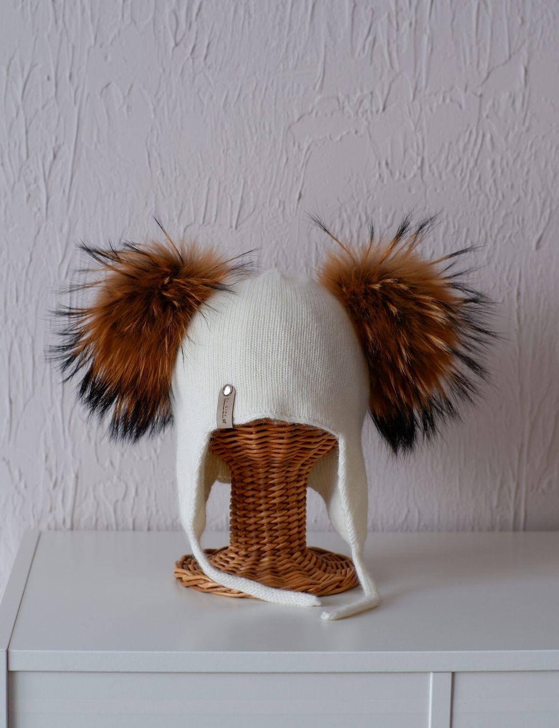 Cashmere Hat with Two Natural Pom Poms (white)