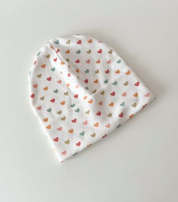 Caciulita din tricot ribbed cu inimioare colorate Love