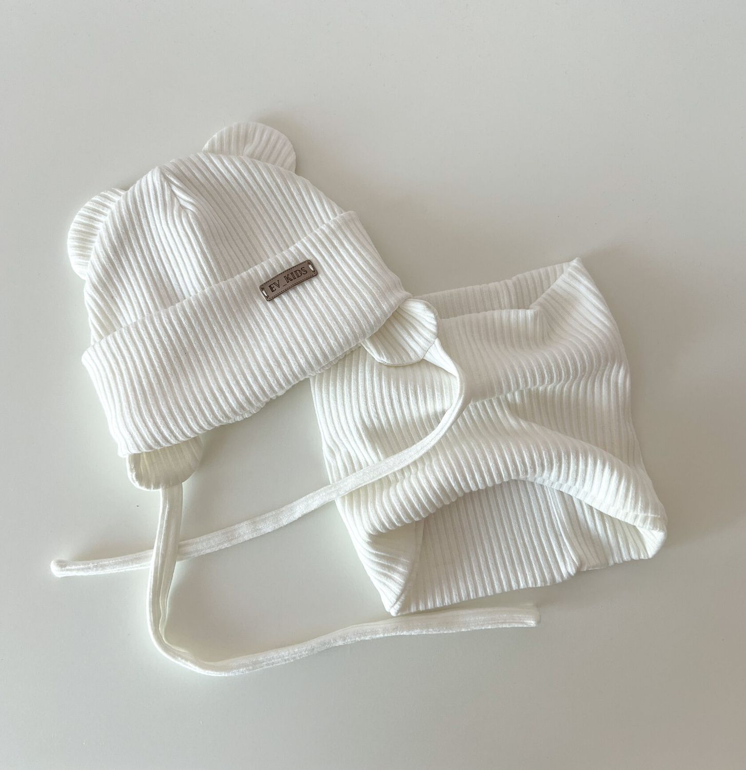 Set caciula + fular pe nuanta crem