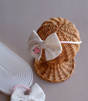 Bentite pe elastic din in natural cu broderie florala