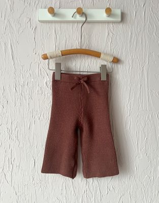 Pantalonii evazati maro 6-9 luni