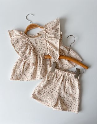​Costum – Vintage Meadow