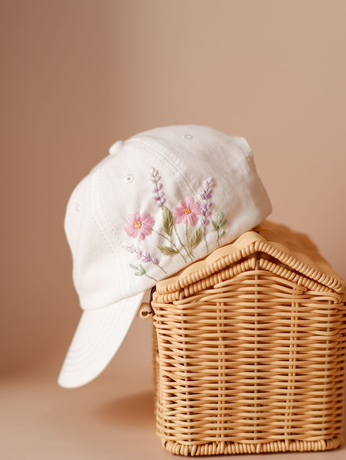 Chipiu cu broderie manuală