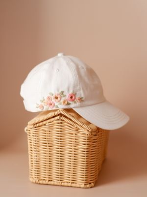 Chipiu cu broderie manuală