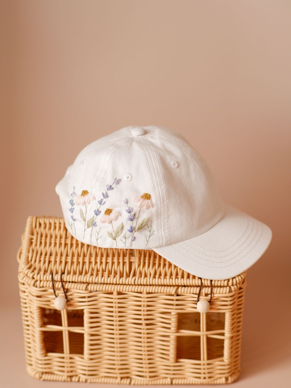 Chipiu cu broderie manuală