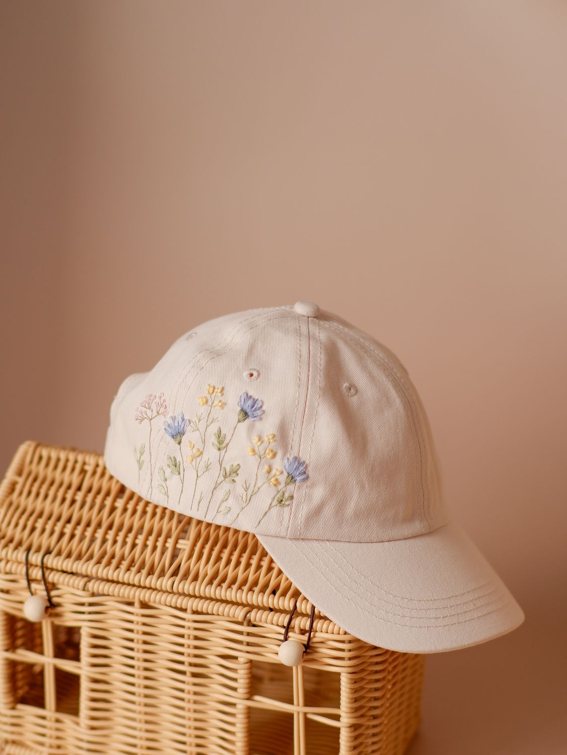 Chipiu cu broderie manuală