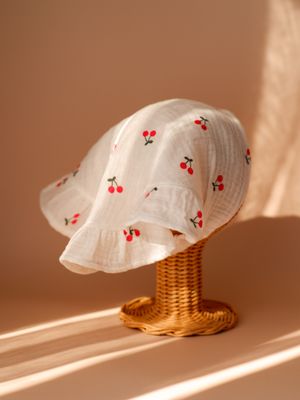 Batistă în colț – Cherry Kiss