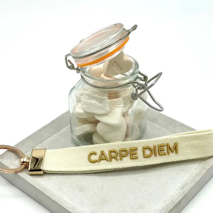 Sleutelhanger, Carpe diem, ecru