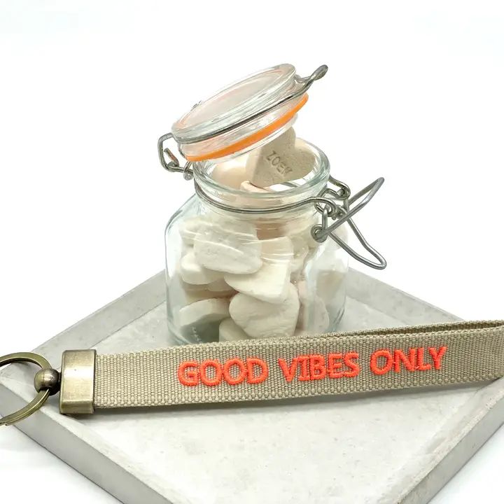 Sleutelhanger, Good vibes only, grijs/oranje