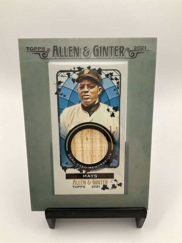 2021 Topps A &amp; G Willie Mays Relic Mini Framed