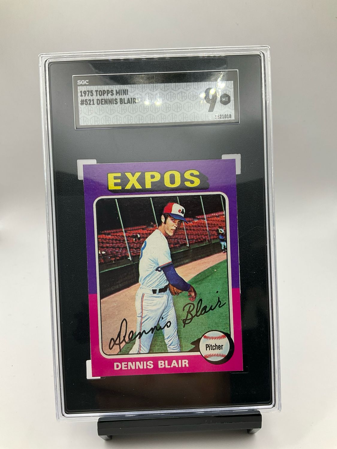 1975 TOPPS MINI #521 DENNIS BLAIR SGC 9