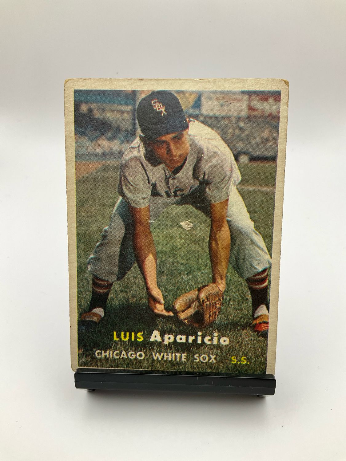 1957 Topps Set-Break # 7 Luis Aparicio