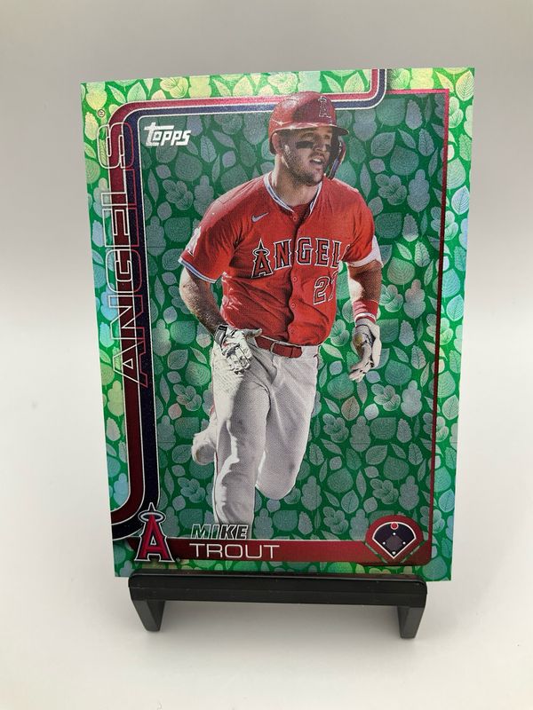 2025 TOPPS SERIES 1 MIKE TROUT EASTER 200