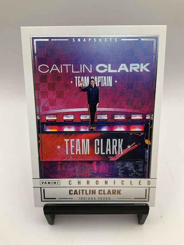 2025 CAITLIN CLARK CHRONICLED NO.98 SNAPSHOTS TEAM CLARK