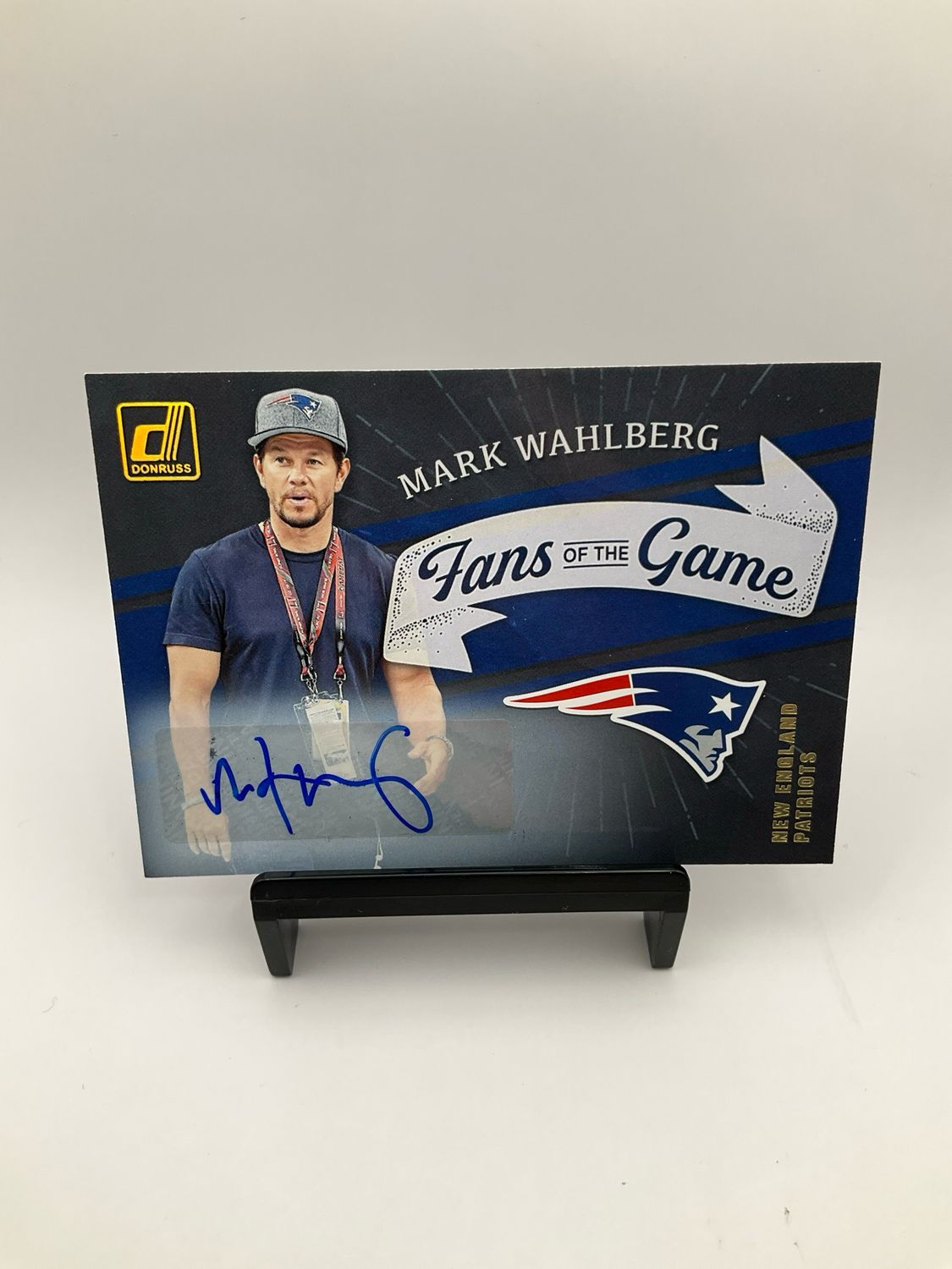 Mark Wahlberg 2022 Panini Donruss Fans Of The Game Autograph #FG-MW
