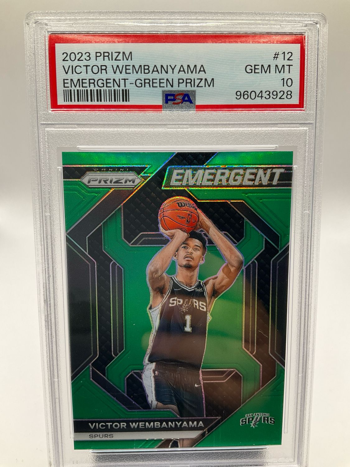 2023 PRIZM VICTOR WEMBANYAMA EMERGENT GREEN PSA 10