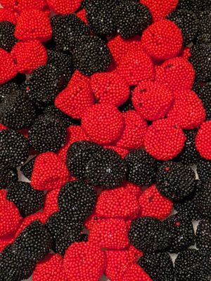 Mûres perlées rouges et noires