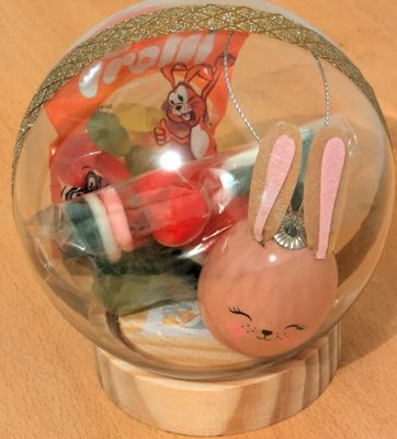 Boule déco pâques+confiseries