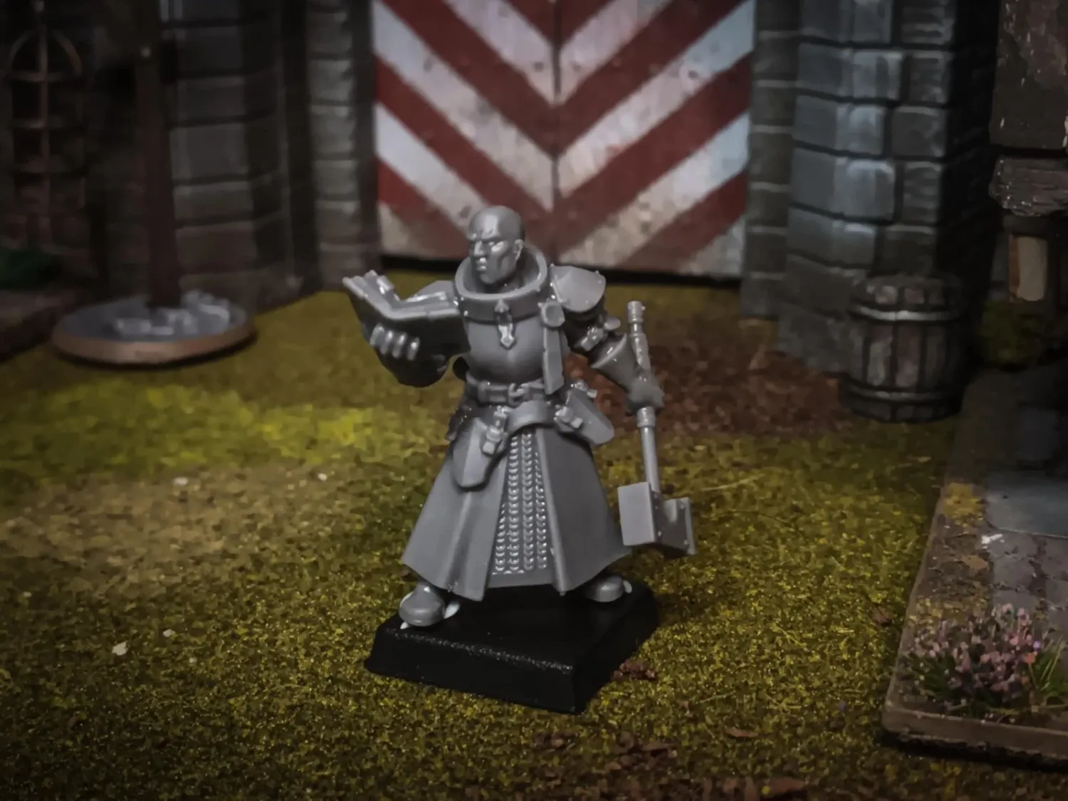 Sunland Empire - Battle Priest with Hammer and Book