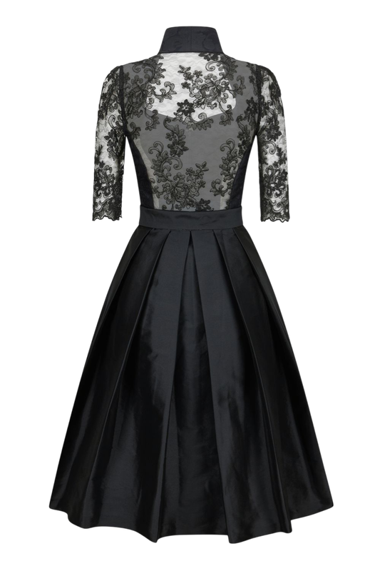 Dirndl „Black Magic 3/4-Arm“ mit Spitzenrücken