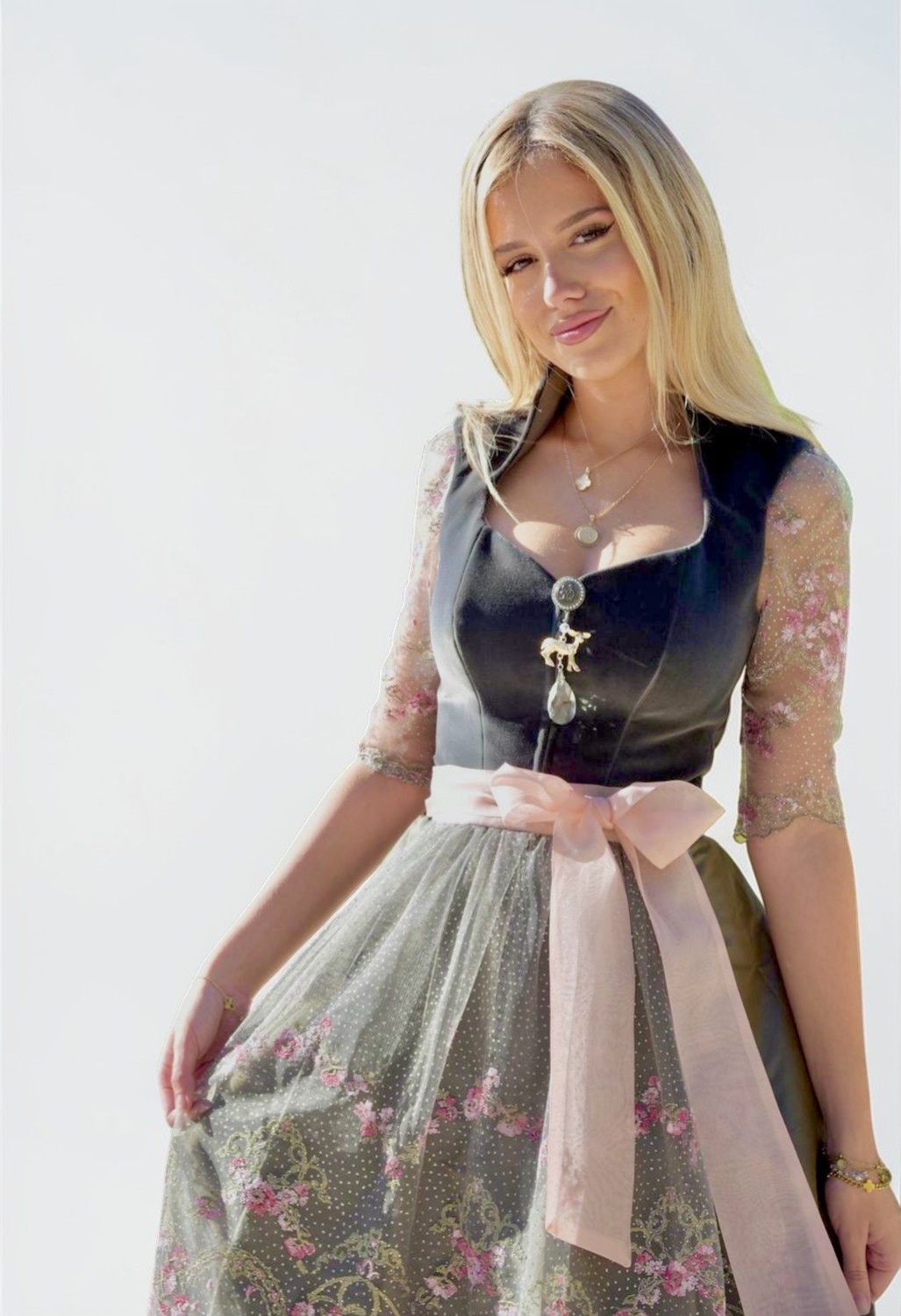 Dirndl „Nathalia“ mit Spitzenrücken