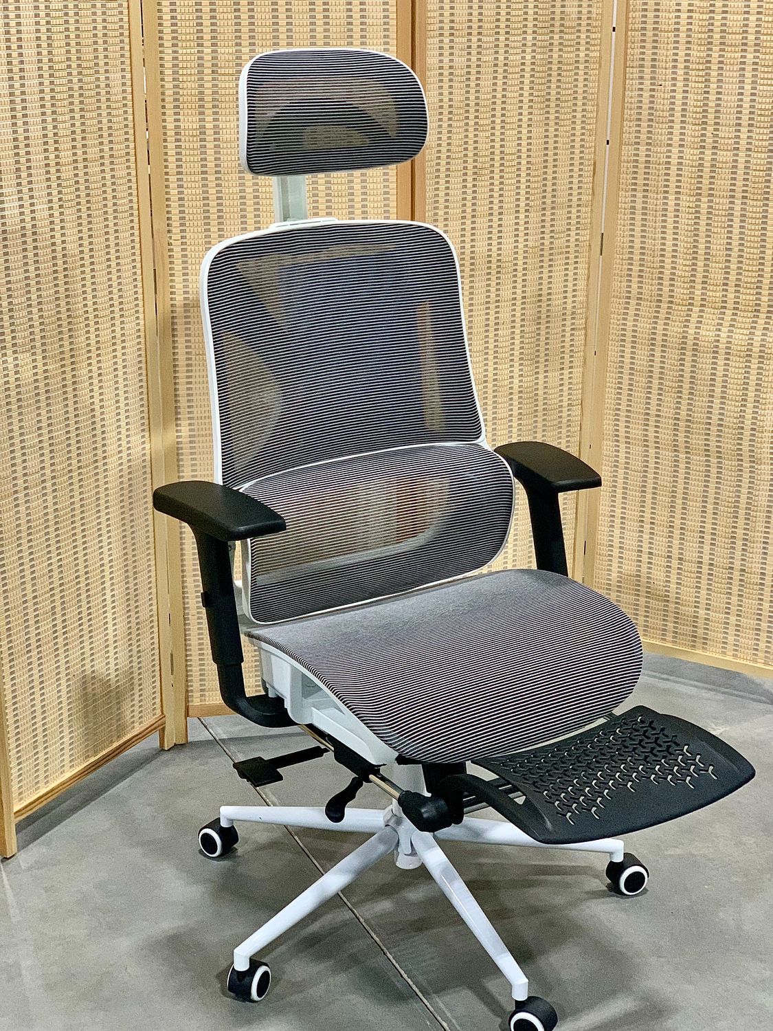 OFFICE CHAIR