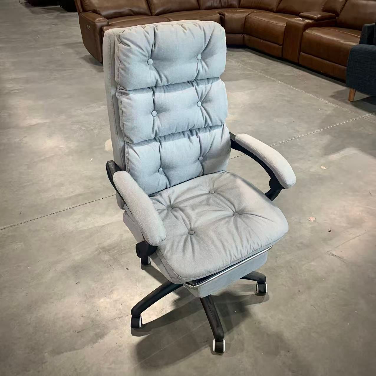 Executive Linen Feel Fabric Office Chair - High Back Swivel Task Chair with Adjustable Height, Retractable Footrest &amp; Headrest, Padded Armrests, Light Grey Upholstery for Home Office, Classic Elegant