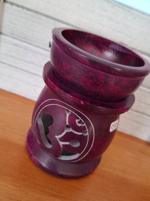Stövchen aus Speckstein für Öl und Räucherkegel lila