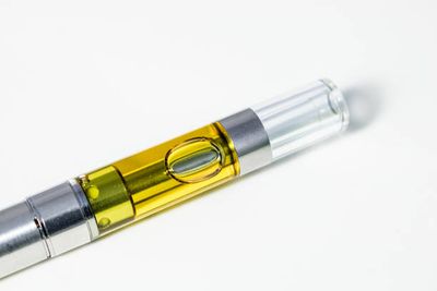 DISPOSABLE VAPES AND CARTS
