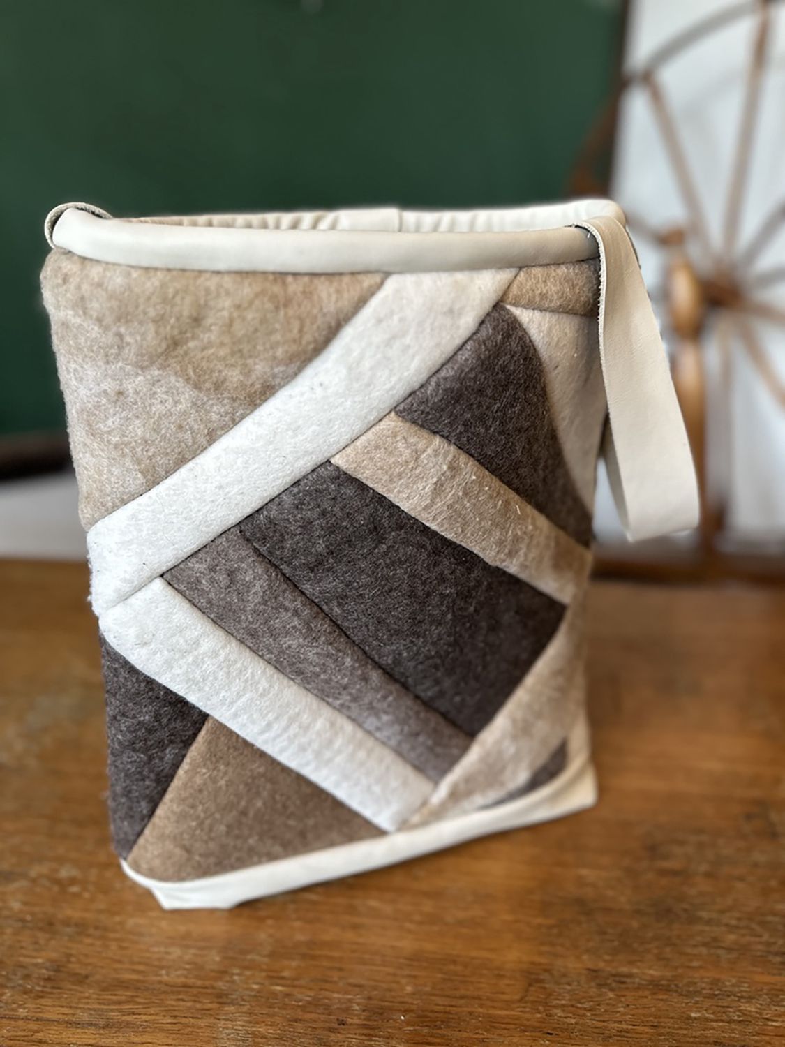 Wool leather tote, Color: earthtone