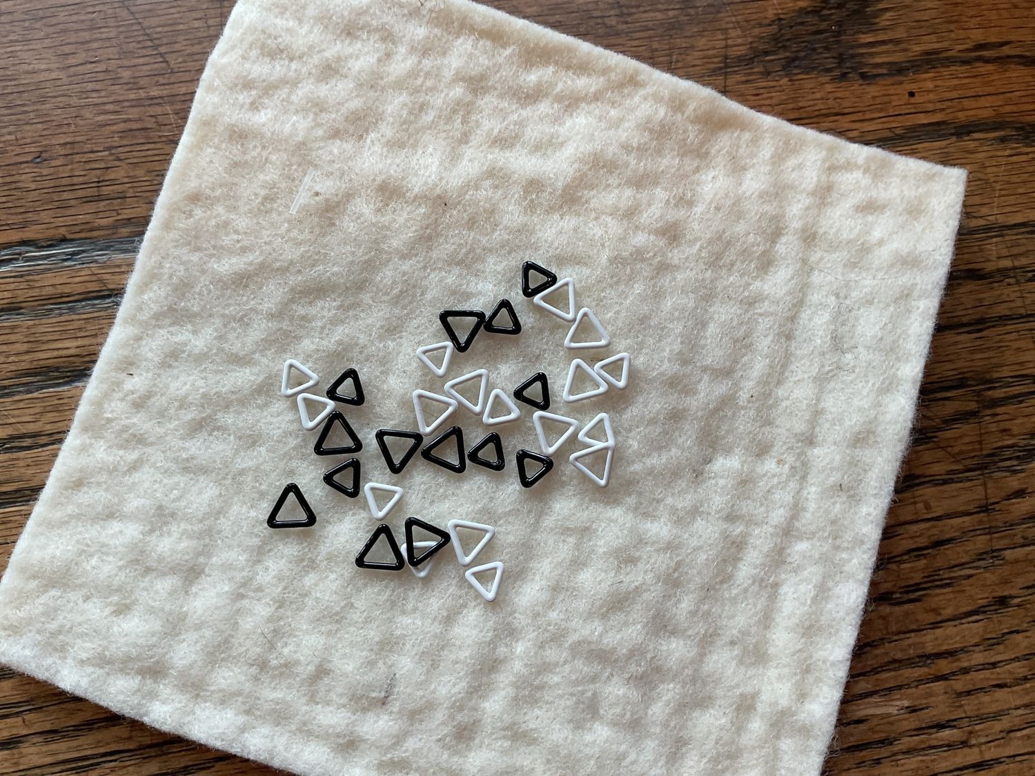 Triangle Stitch Markers - Extra Small