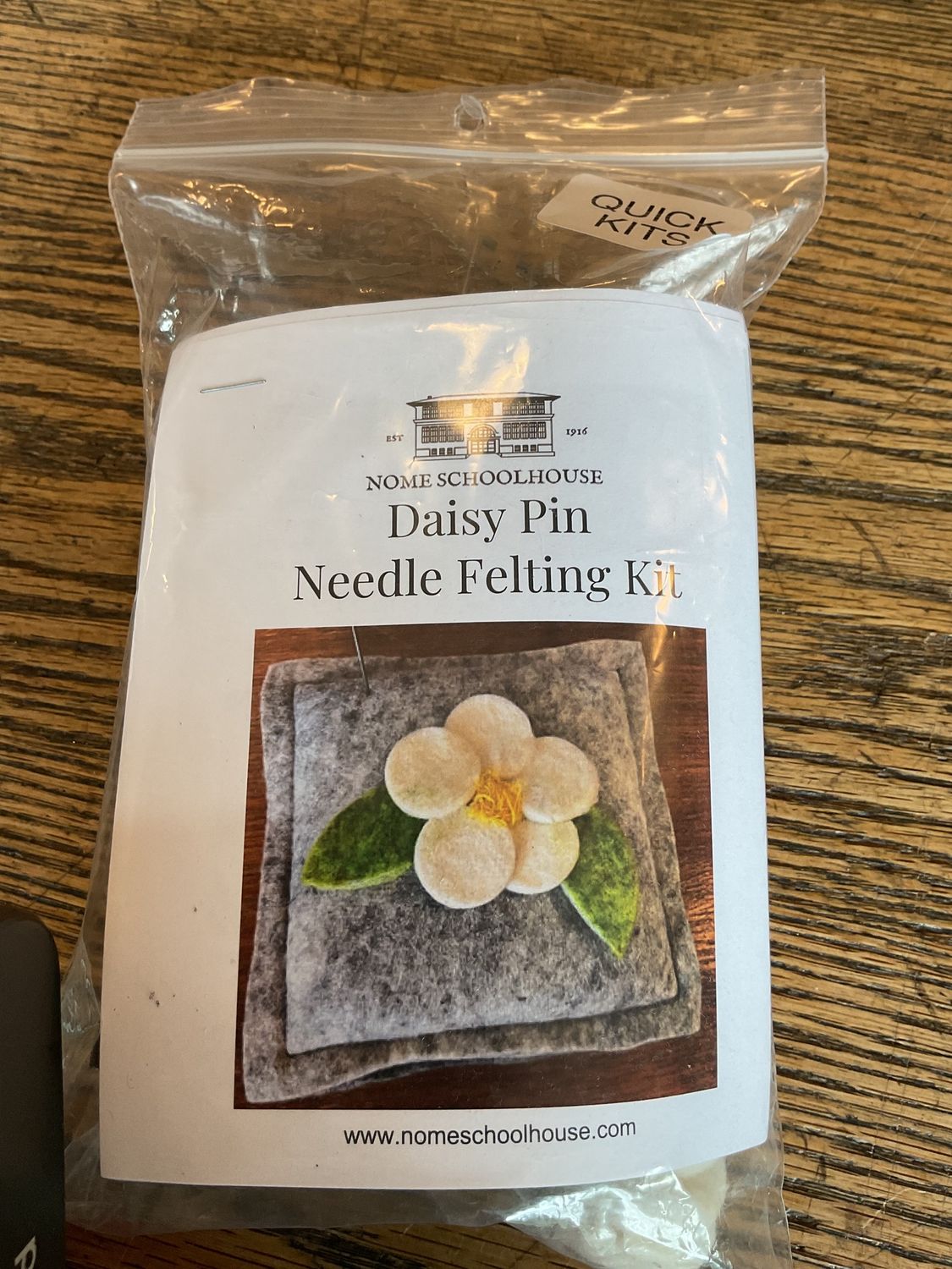 Daisy Pin Felting Kit