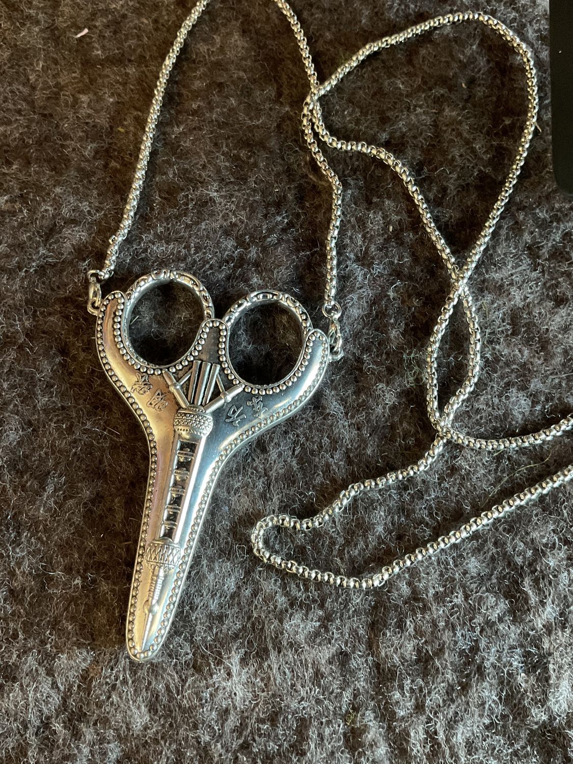 Embroidery Scissors  with Chain &amp; Sheath