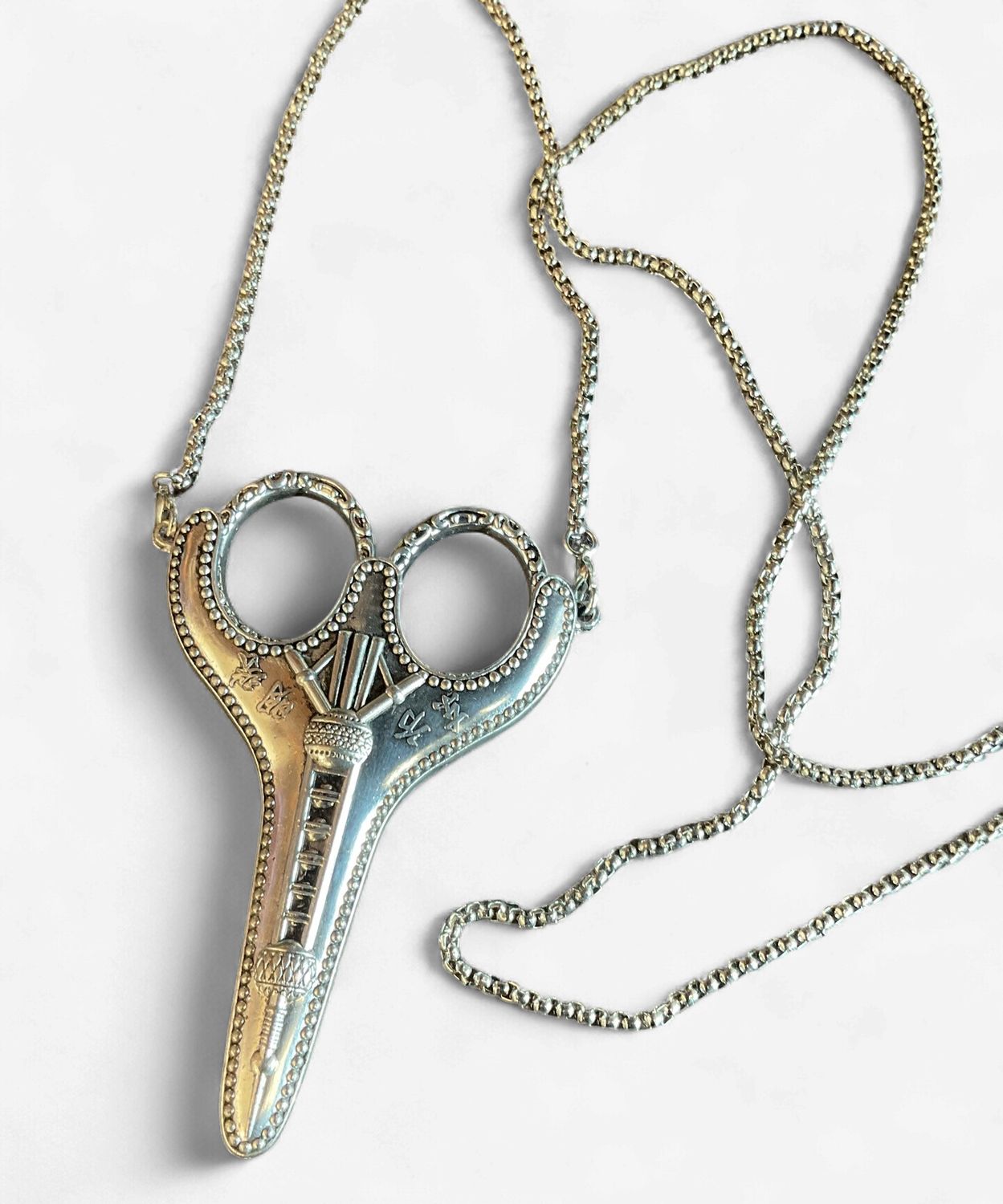 Embroidery Scissors  with Chain &amp; Sheath, Color: Silver Scissor/Silver Sheath/Silver Tower Motif