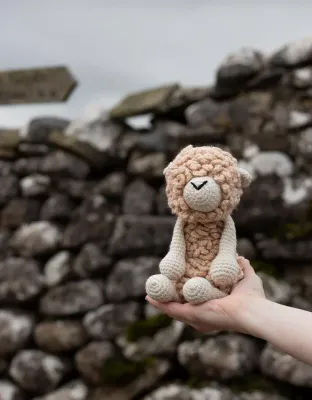 Toft Animal Crochet Kit- Everett the Romney Sheep