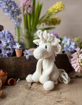 Toft Animal Crochet Kit - Chablis The Unicorn