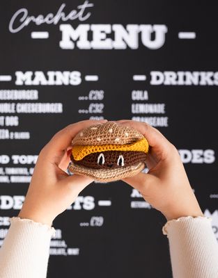 Toft Take Away Crochet Kit - Cheeseburger