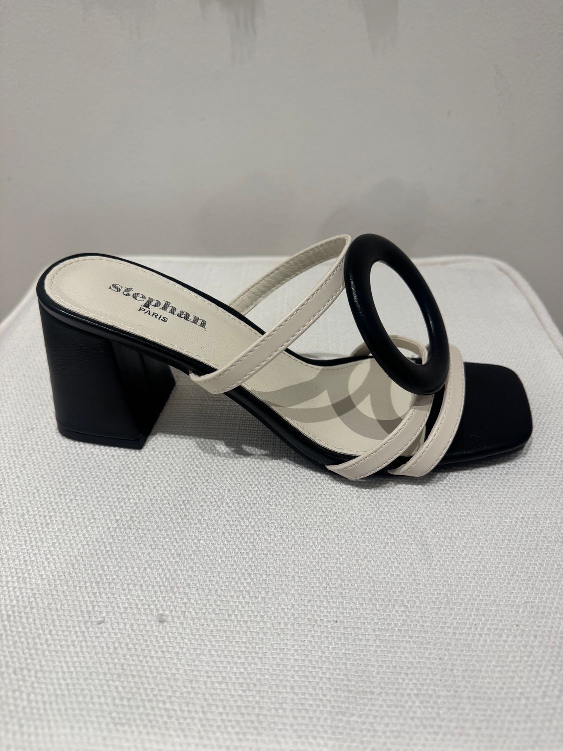 PUMP BLACK/WHITE MM-7