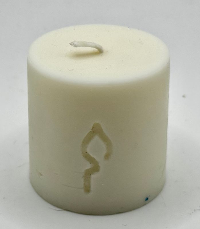 4 cm altura y 4 cm diámetro