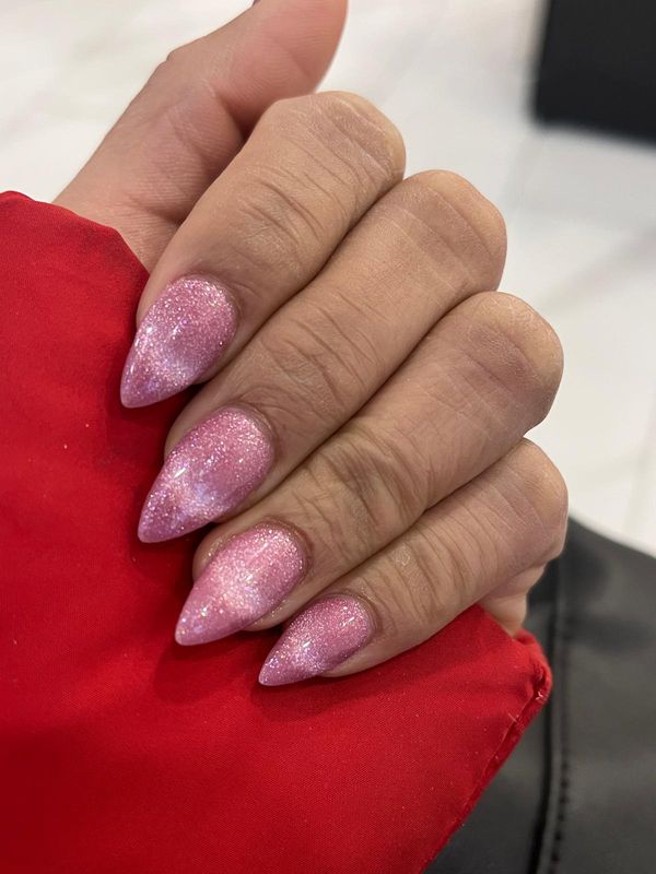 Cat Eye Nails - Mesmerizing Magic at Your Fingertips