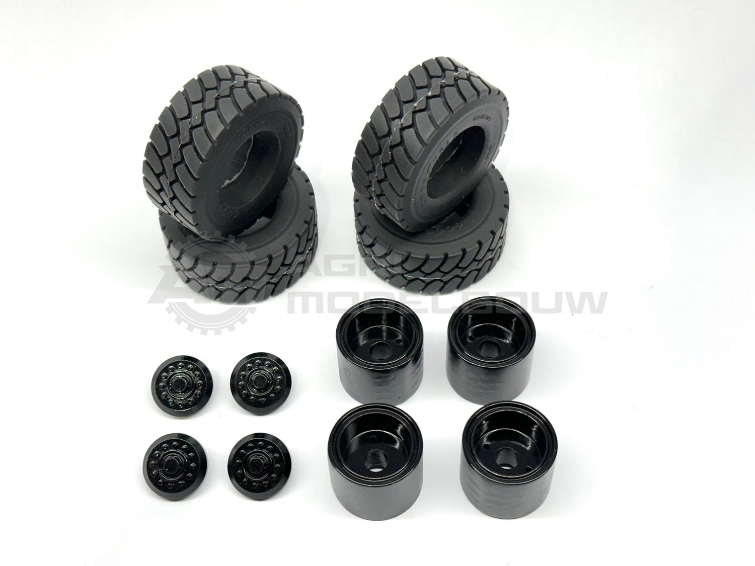 Complete set brede Goodyear 600/65R25 GP-3D banden incl velgen &amp; planeetkappen zwart hoogglans