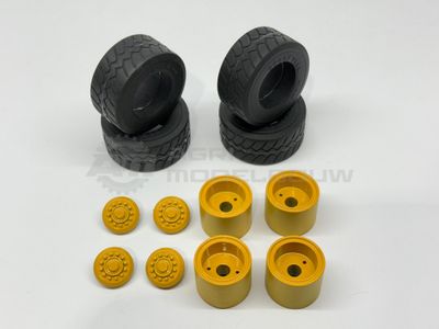 Complete set &quot;versleten&quot; brede Goodyear 600/65R25 GP-3D banden incl velgen &amp; planeetkappen Volvo geel