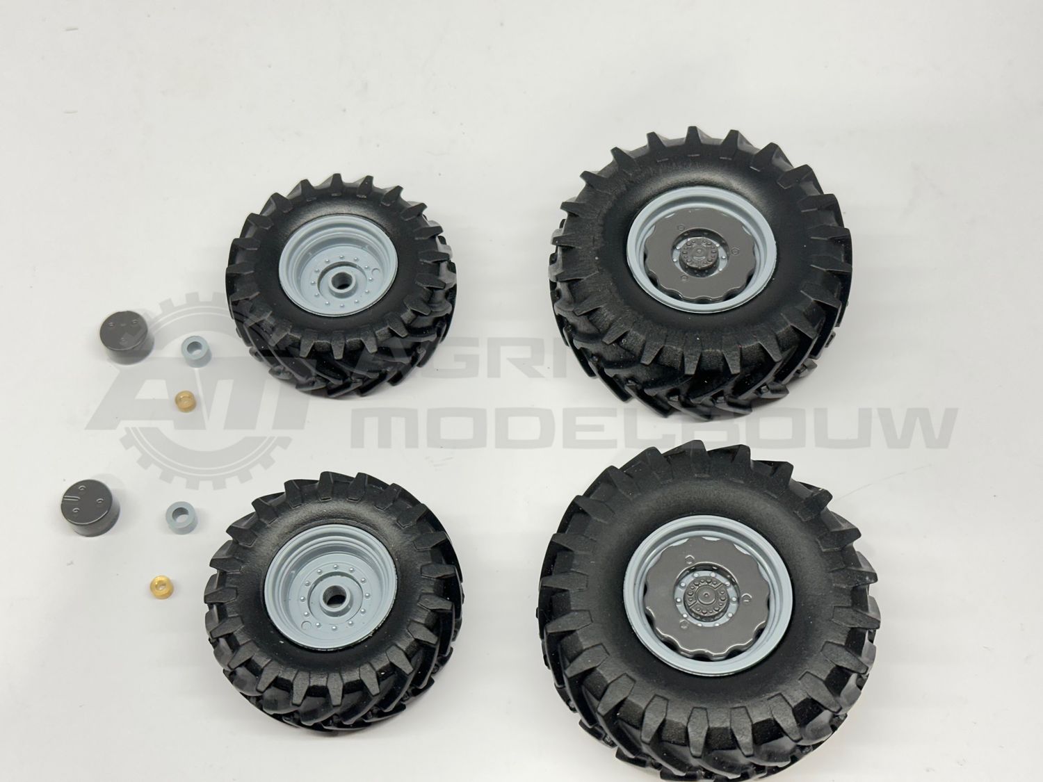 Bandenset MF 8S 305