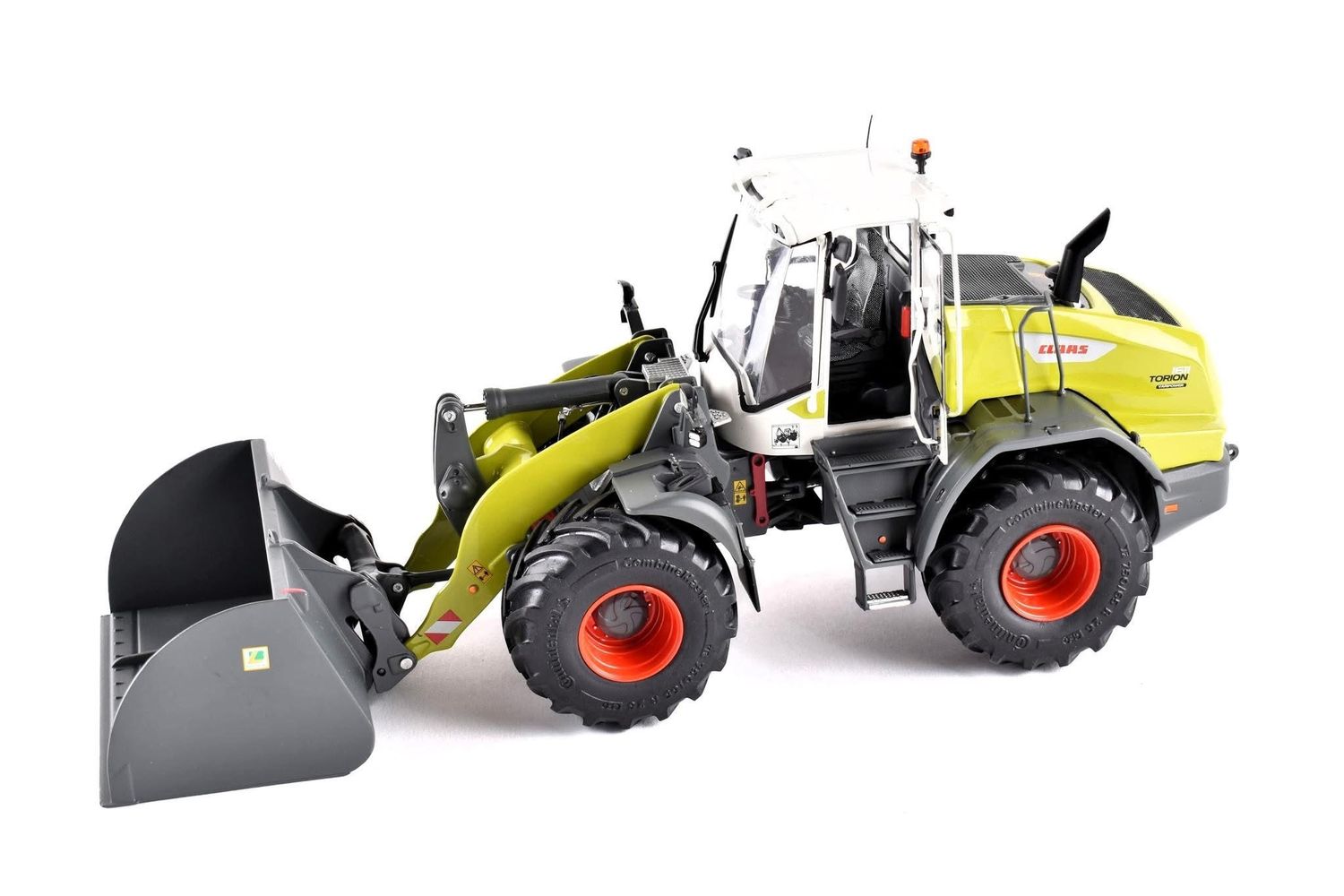 Claas Torion 1611 Wheel loader on Continental VF CombineMaster 750/65R26 tyres. Including Bressel und Lade High Volume Bucket XXL.Disconnectable bucket Quick Fit system to connect accessories