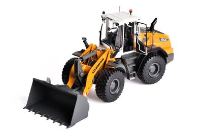 Liebherr L 546 G8 Wheel loader with standard earthmoving bucket on Michelin XLD 650/65R25 Tyres.Disconnectable bucket Quick Fit system to connect accessories.