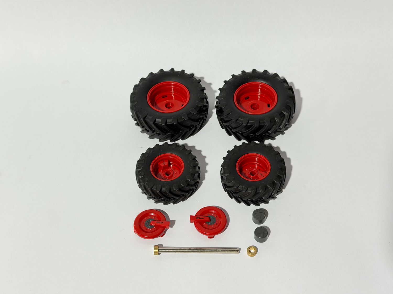 Bandenset Fendt 832 zonder wielgewichten incl naafkapjes &amp; variogrip