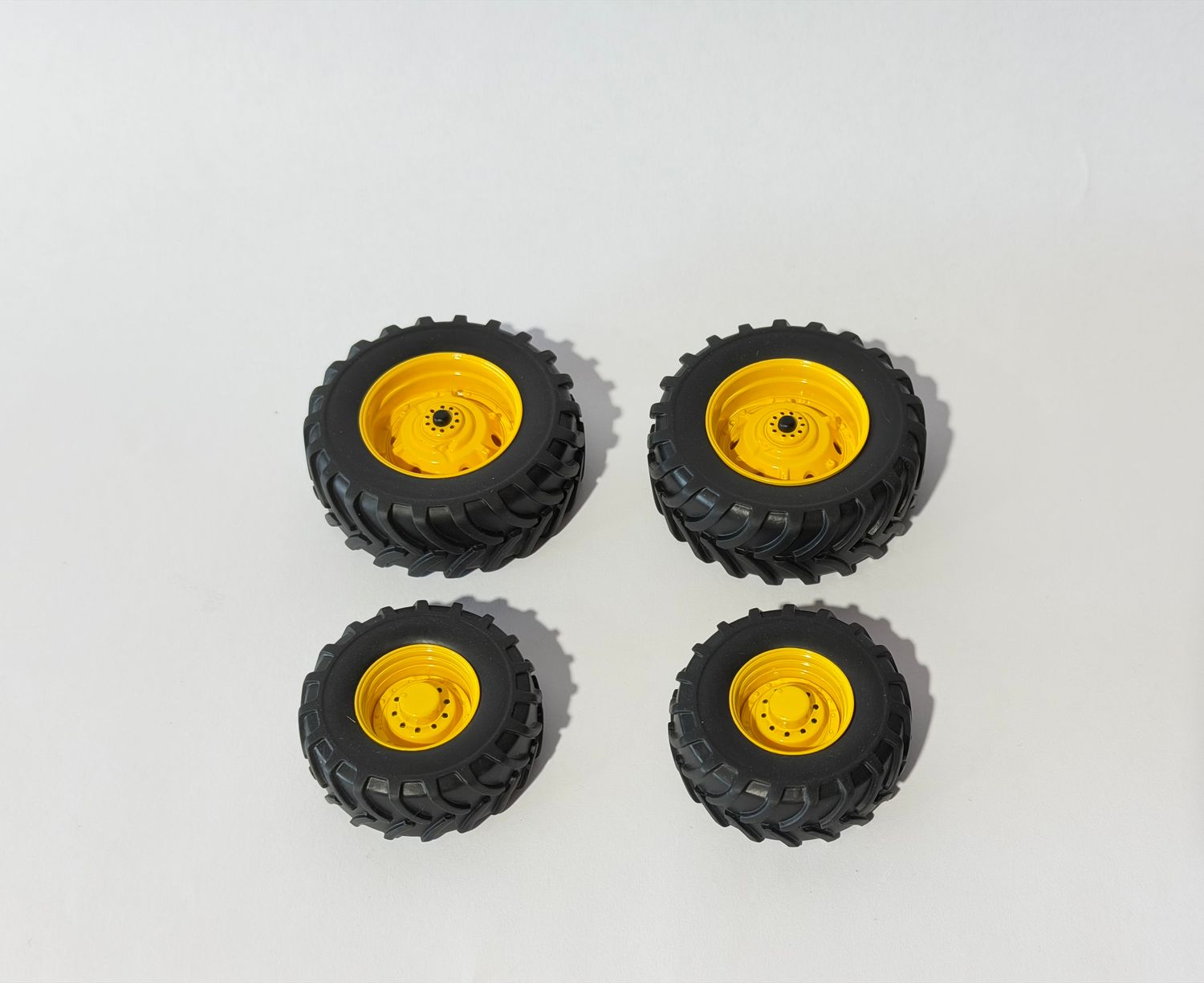 Bandenset John Deere 8400 incl naafkapjes