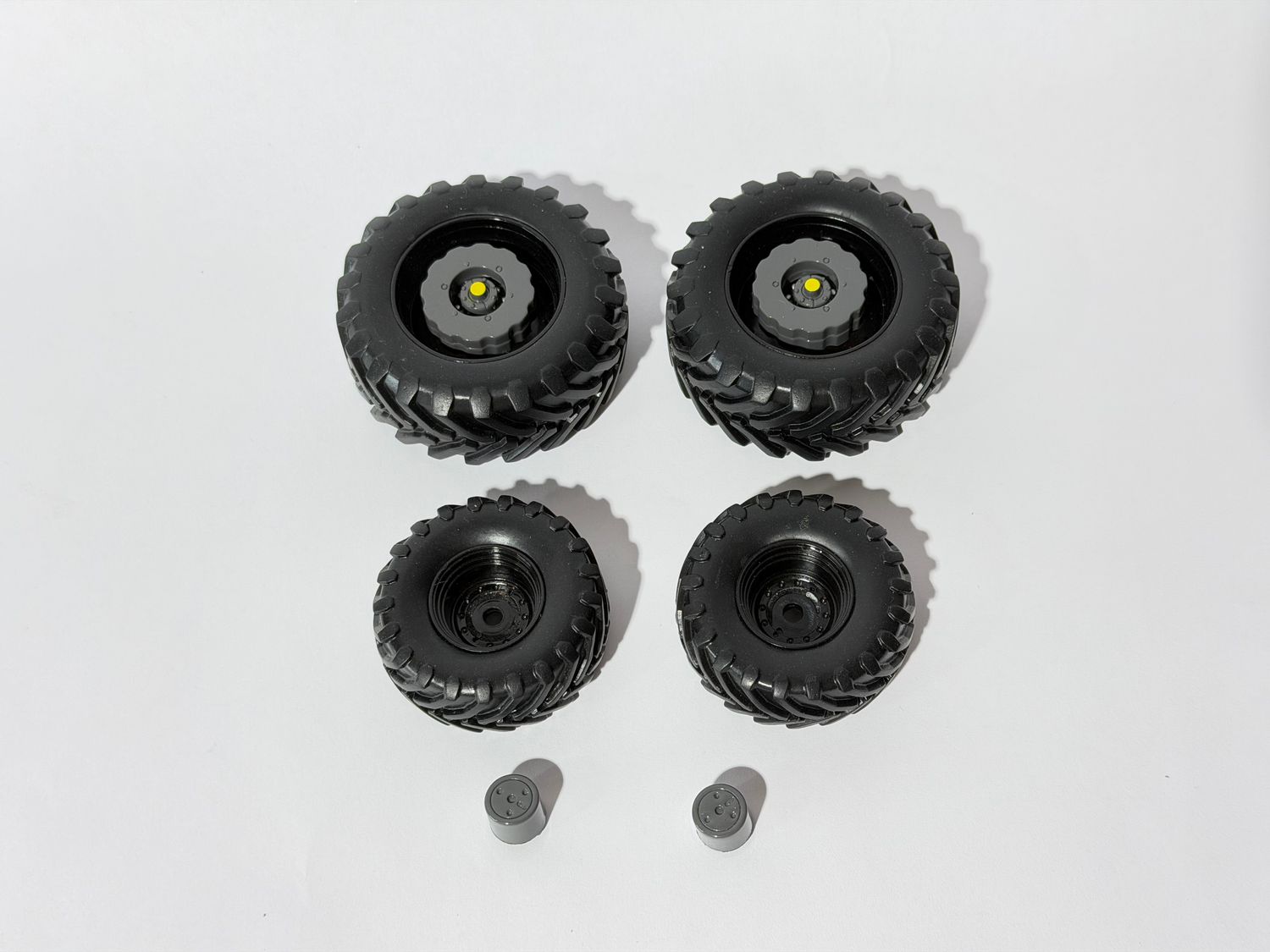 Bandenset MF 9S special incl naafkapjes