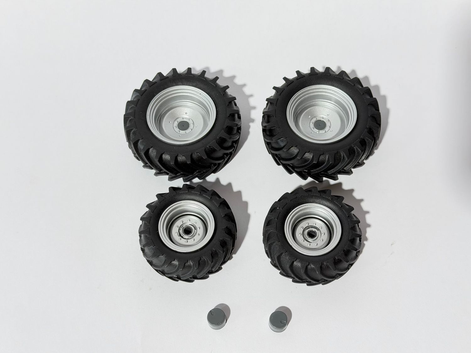 Bandenset MF 7S incl naafkapjes